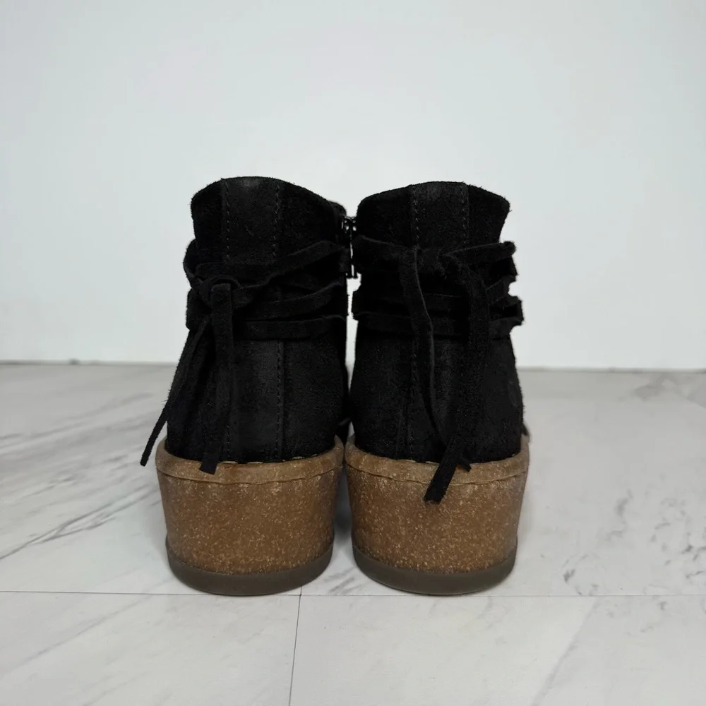 New! Born Viana Black Distressed Wedge Bootie 9 1/2